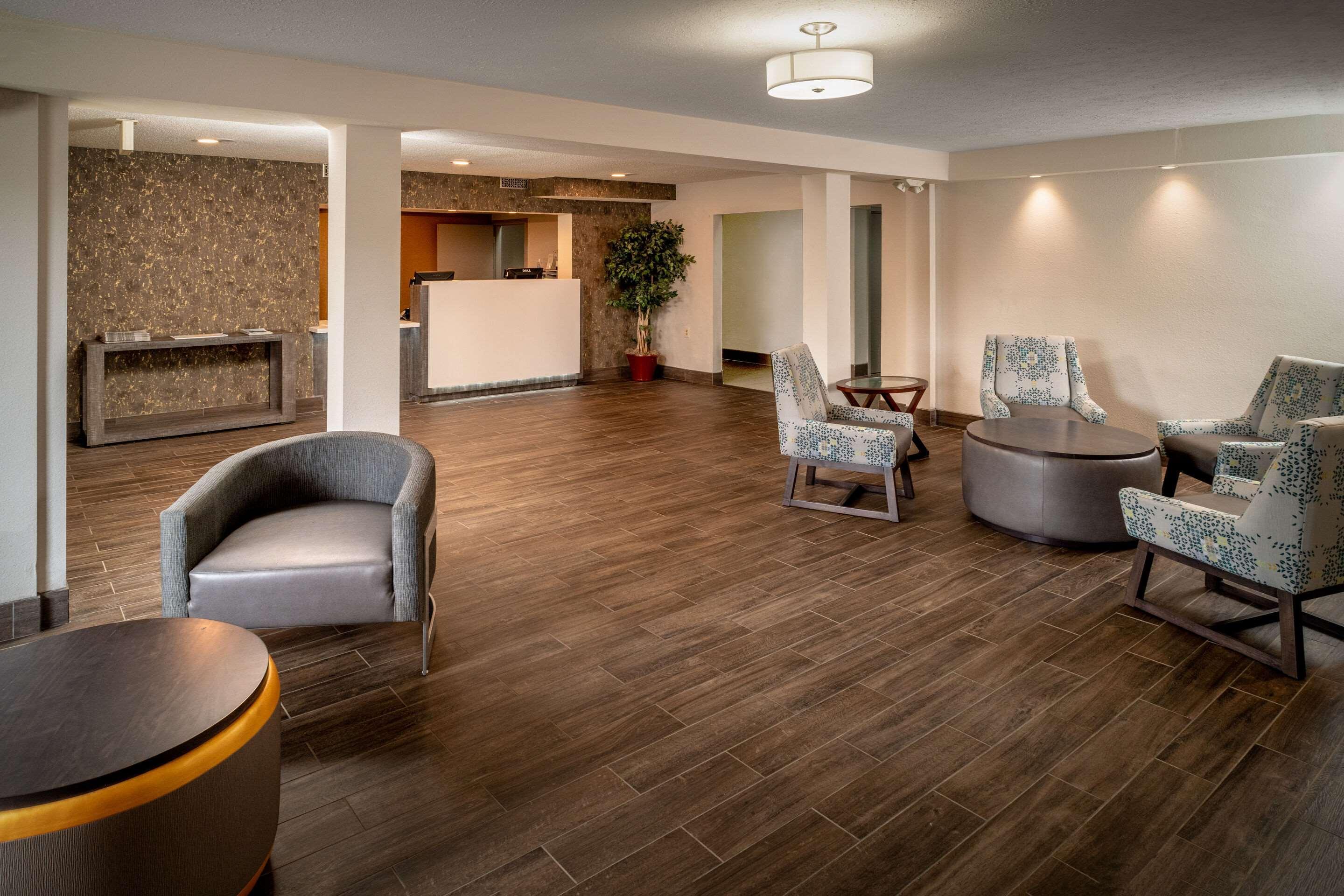 Clarion Pointe Beckley Hotel Exterior photo