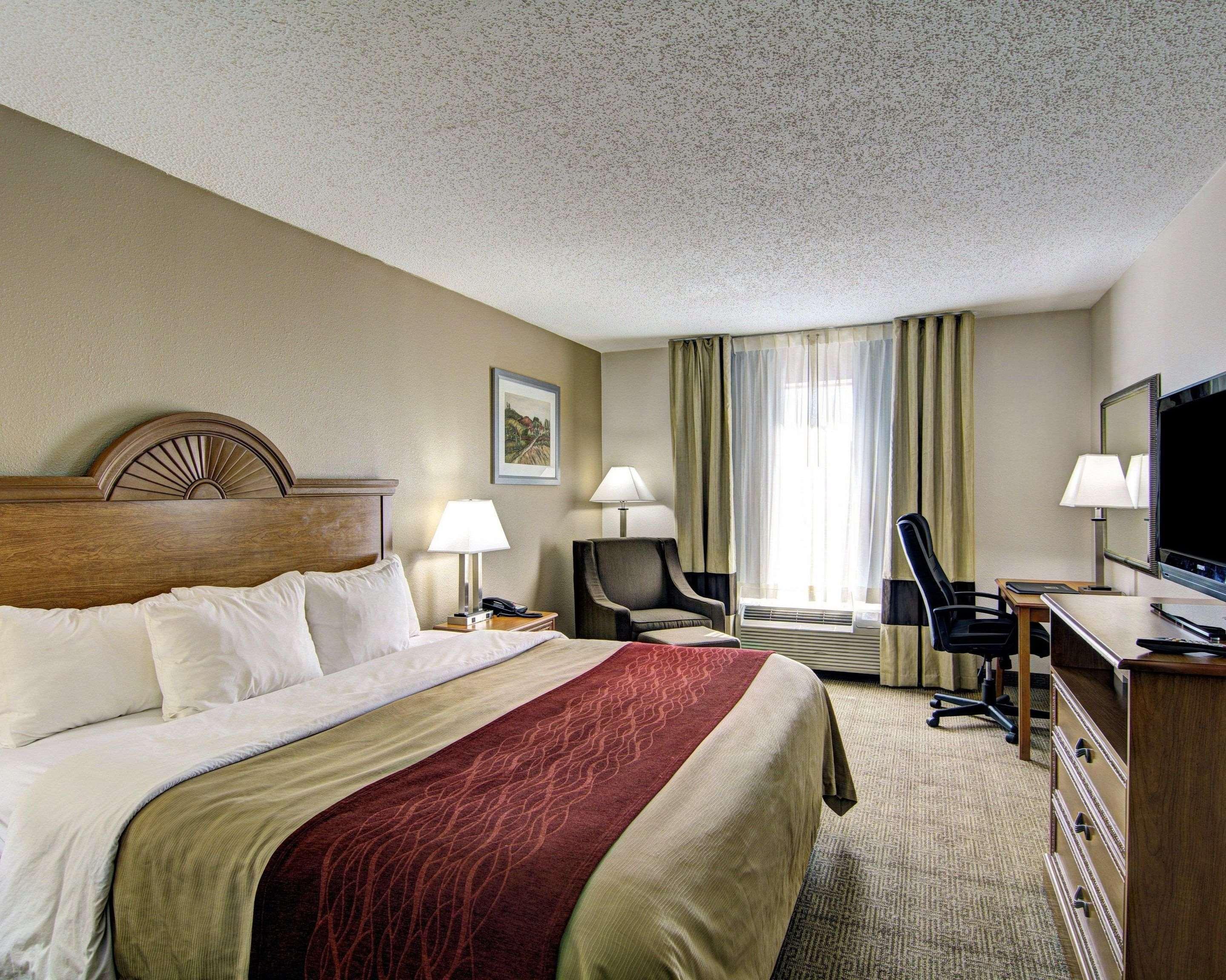 Clarion Pointe Beckley Hotel Exterior photo