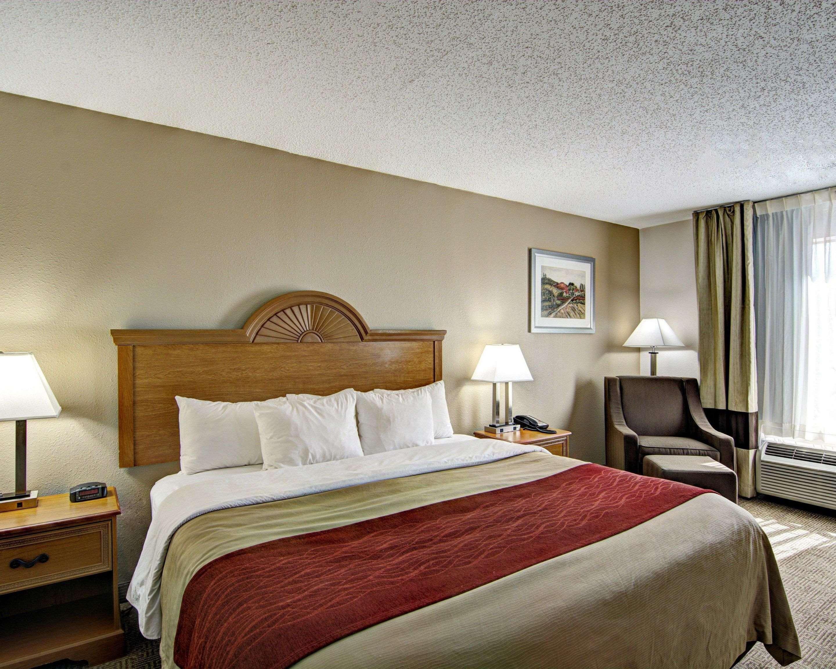 Clarion Pointe Beckley Hotel Exterior photo