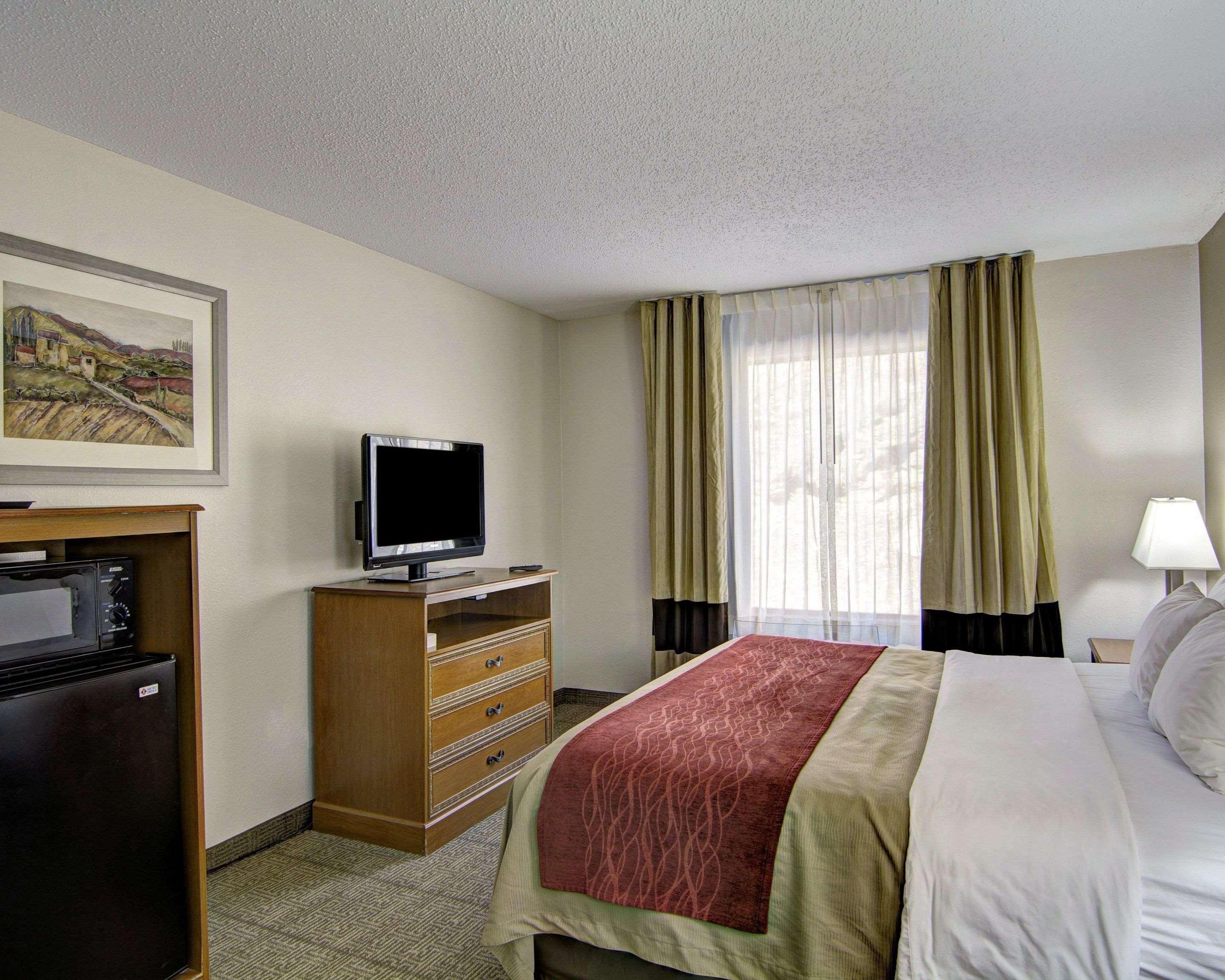 Clarion Pointe Beckley Hotel Exterior photo