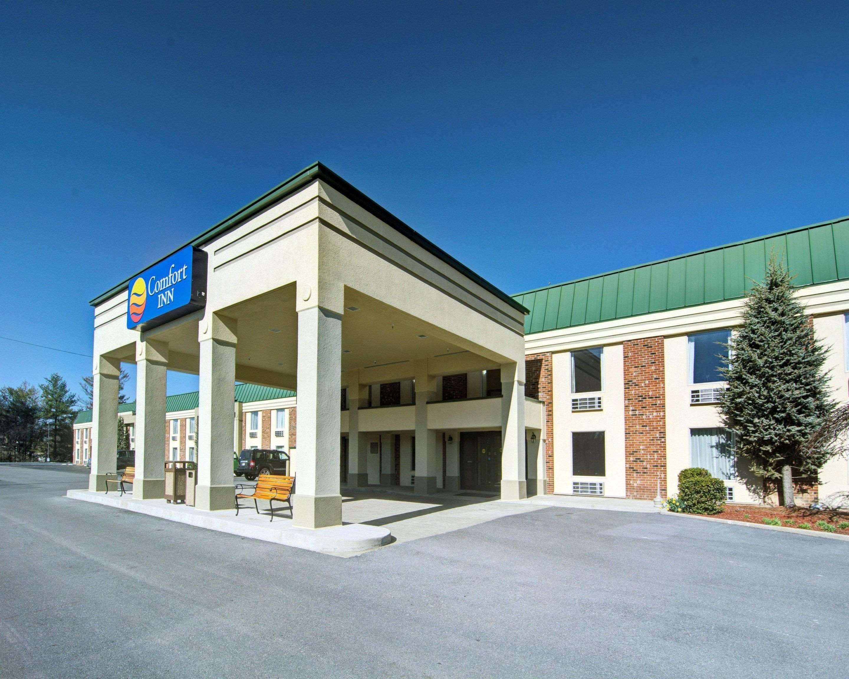 Clarion Pointe Beckley Hotel Exterior photo