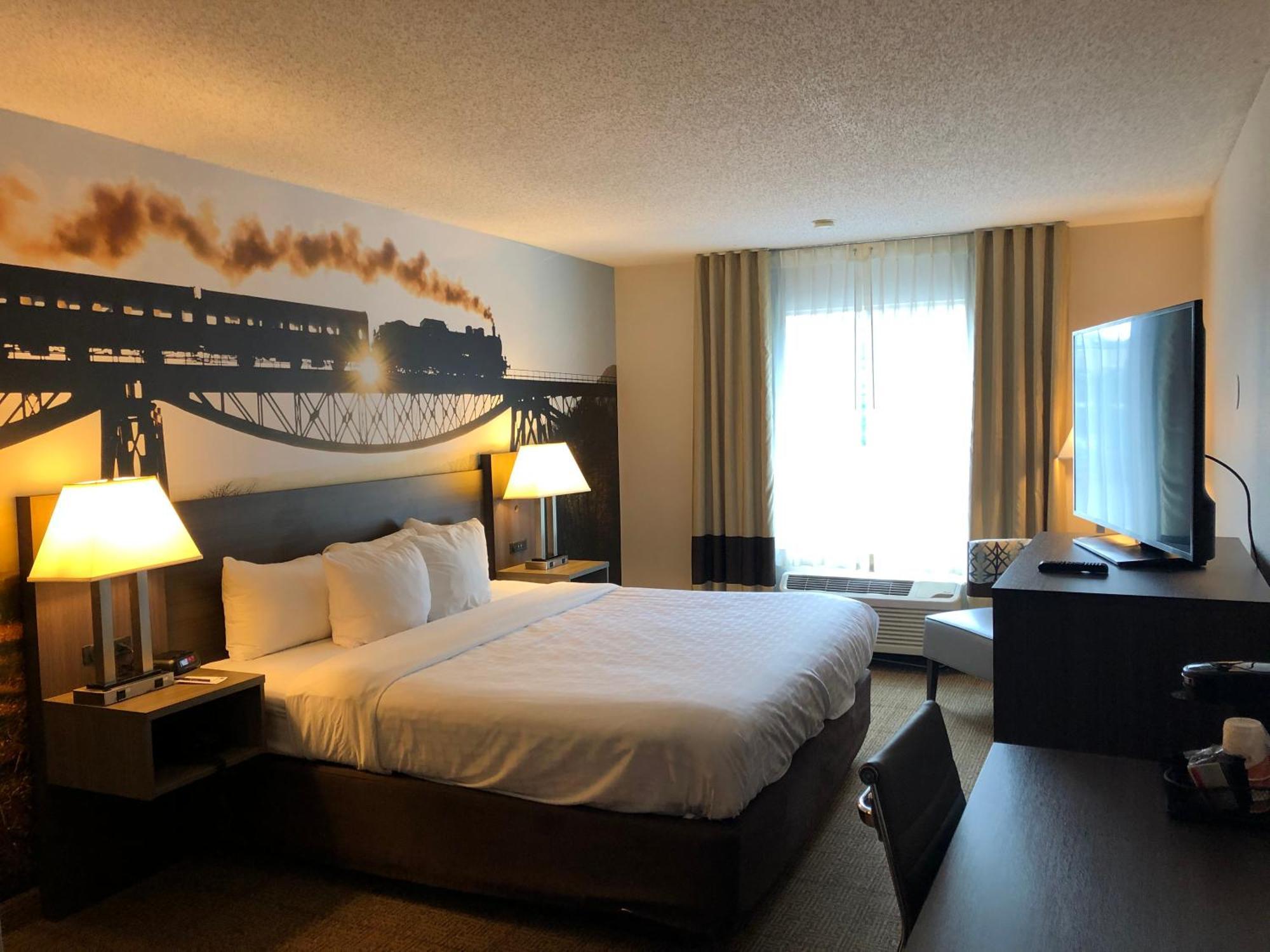Clarion Pointe Beckley Hotel Room photo