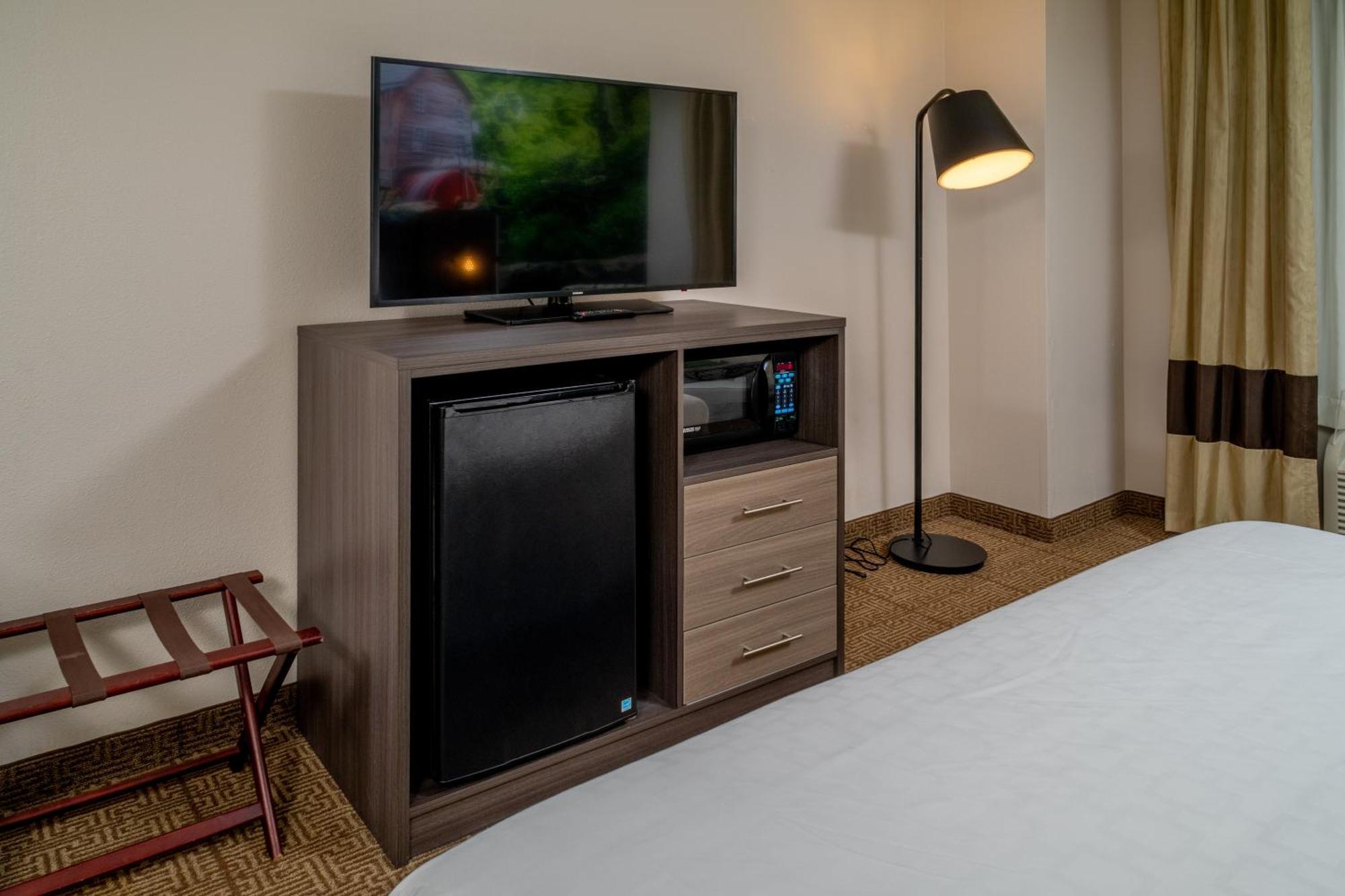 Clarion Pointe Beckley Hotel Room photo