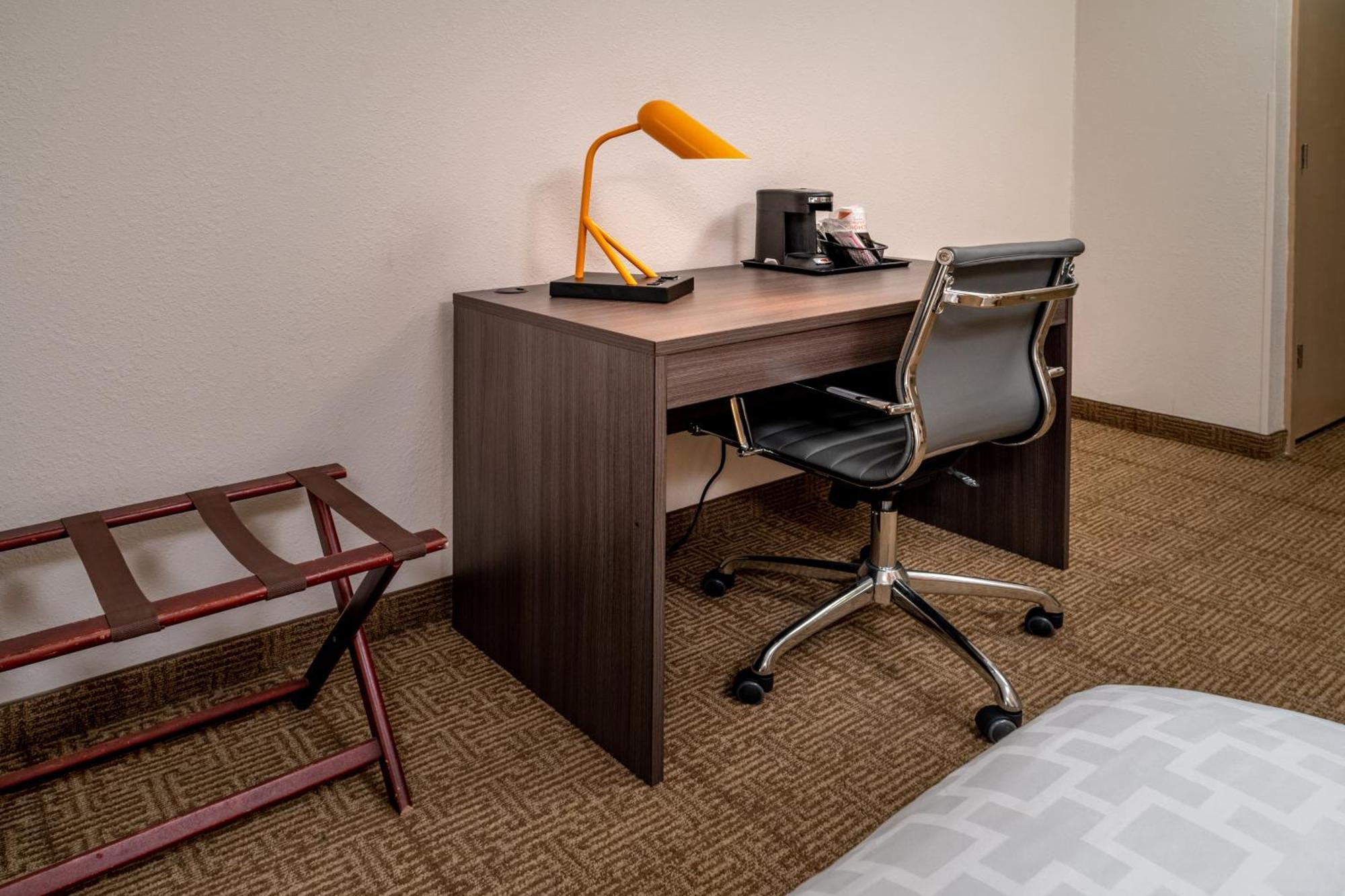Clarion Pointe Beckley Hotel Room photo