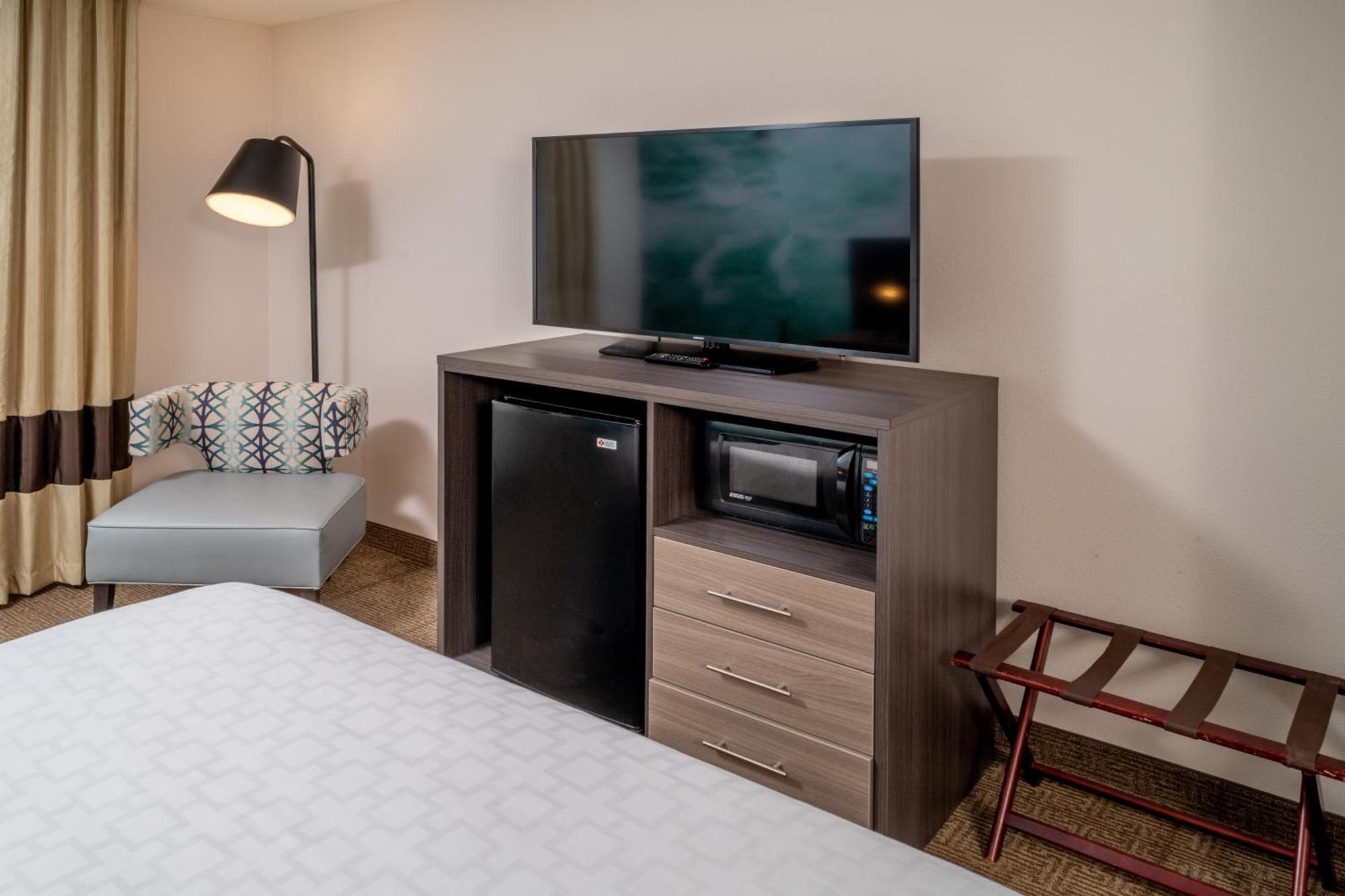 Clarion Pointe Beckley Hotel Room photo