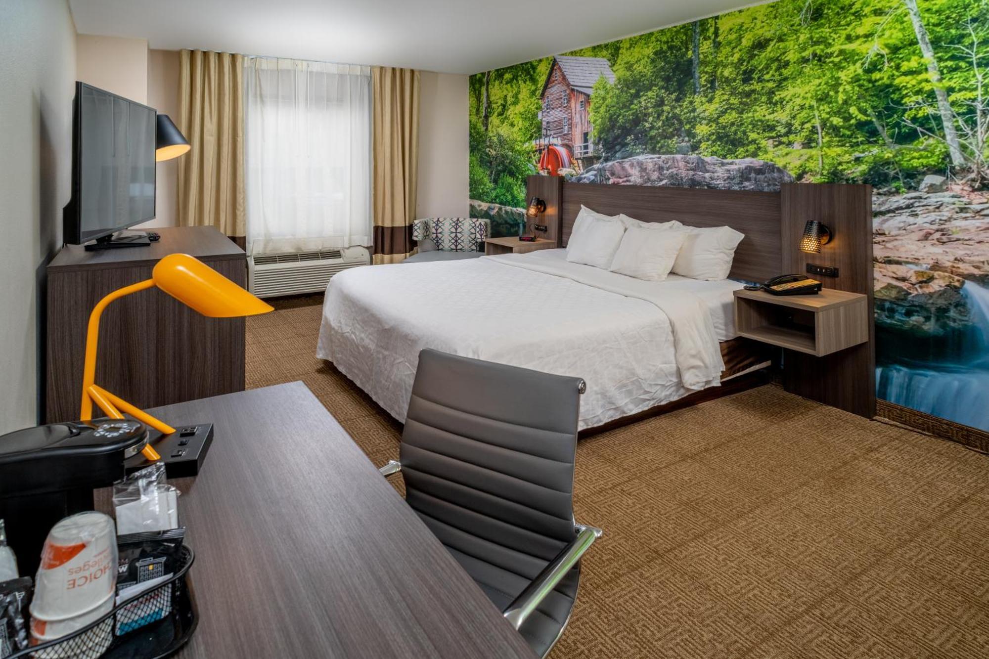 Clarion Pointe Beckley Hotel Room photo