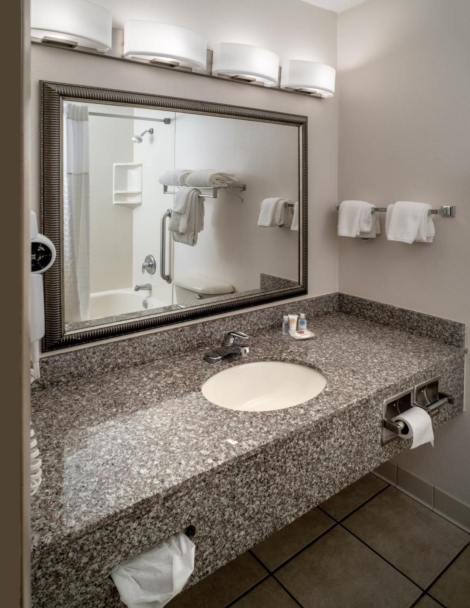 Clarion Pointe Beckley Hotel Room photo