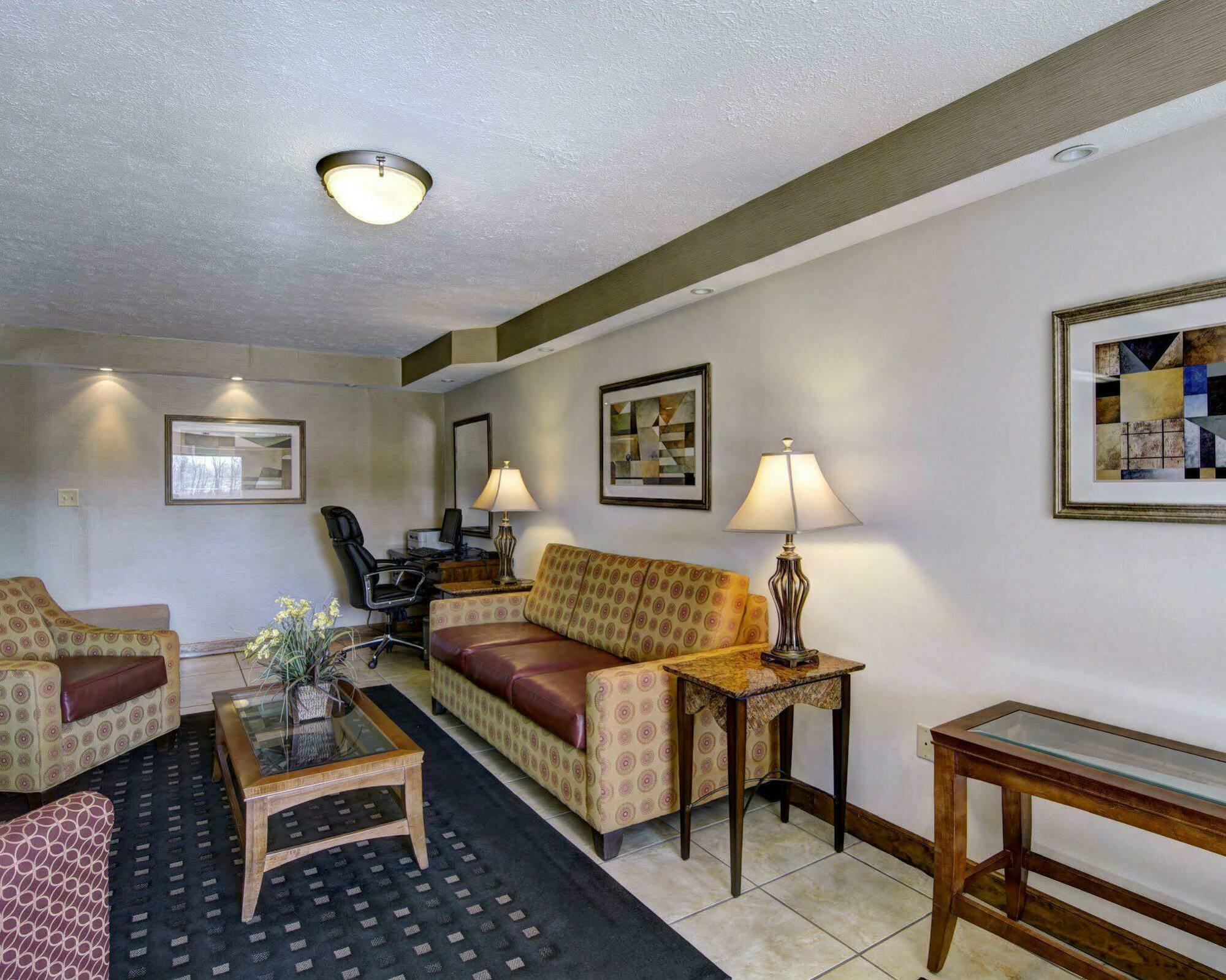 Clarion Pointe Beckley Hotel Exterior photo