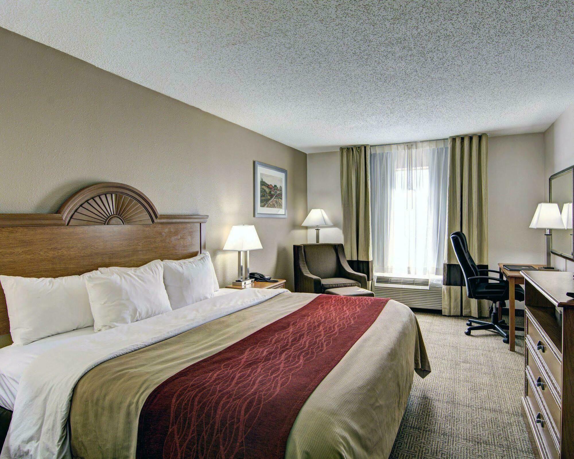 Clarion Pointe Beckley Hotel Exterior photo